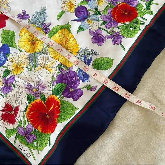 Vintage Gucci Floral Silk Scarf Viole - Picture 5 of 5